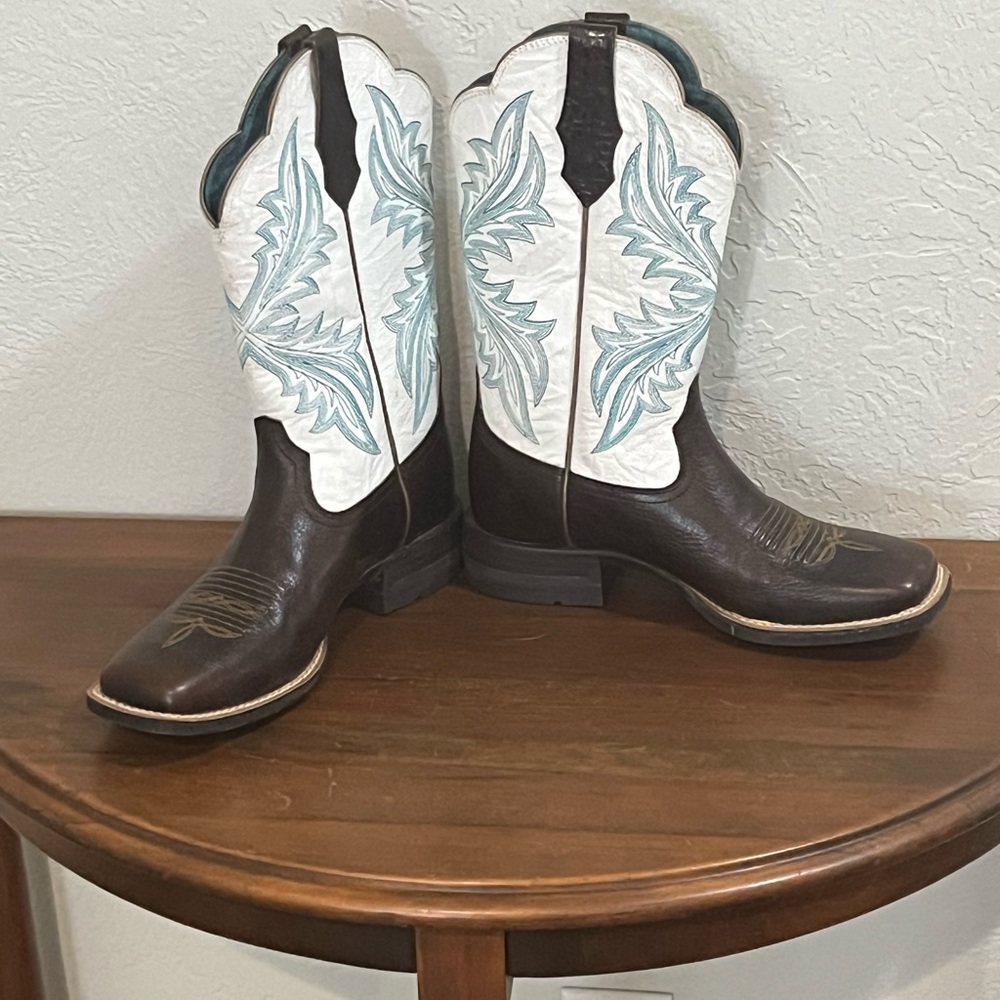 Ariat Brown Leather Western Boots with White Shaft and Beautiful Stitching NWOT - Picture 8 of 14